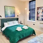 Long Offers, Modern Amenities, Fully Equipped, Bills Included, Perfect Location, King Size Bed, Fast Wifi * Leeds (West Yorkshire)