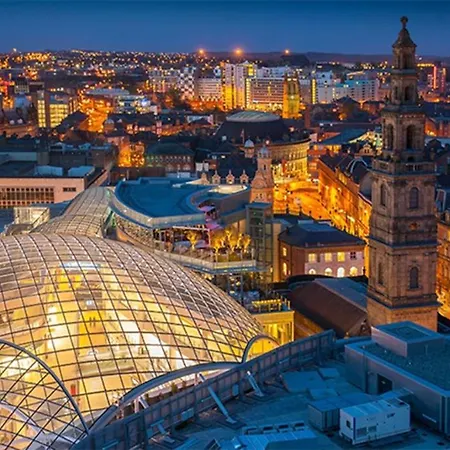 Long Offers, Modern Amenities, Fully Equipped, Bills Included, Perfect Location, King Size Bed, Fast Wifi דירה לידס