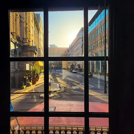 Long Offers, Modern Amenities, Fully Equipped, Bills Included, Perfect Location, King Size Bed, Fast Wifi * Leeds (West Yorkshire)