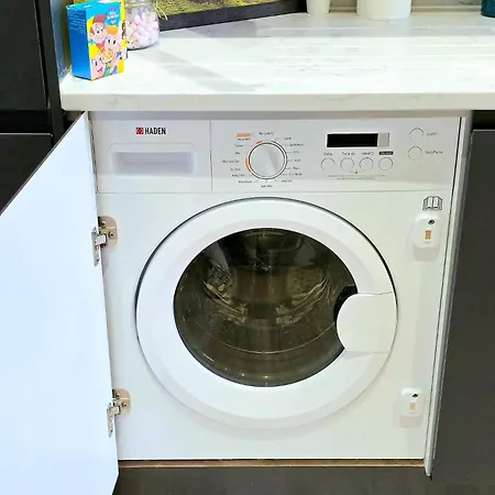 Long Offers, Modern Amenities, Fully Equipped, Bills Included, Perfect Location, King Size Bed, Fast Wifi *