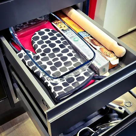 Long Offers, Modern Amenities, Fully Equipped, Bills Included, Perfect Location, King Size Bed, Fast Wifi