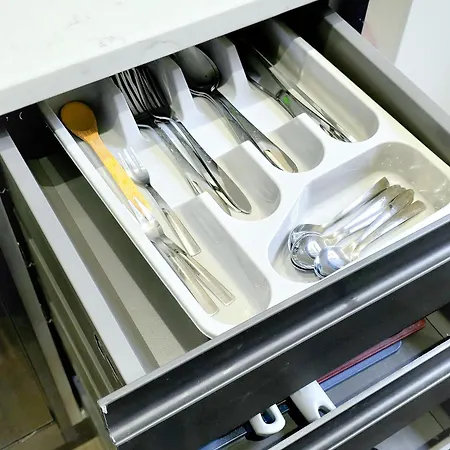 Long Offers, Modern Amenities, Fully Equipped, Bills Included, Perfect Location, King Size Bed, Fast Wifi *