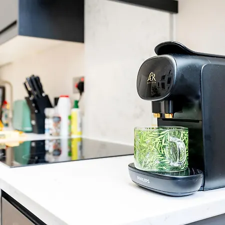 Apartamento Long Offers, Modern Amenities, Fully Equipped, Bills Included, Perfect Location, King Size Bed, Fast Wifi *