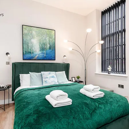 Long Offers, Modern Amenities, Fully Equipped, Bills Included, Perfect Location, King Size Bed, Fast Wifi * לידס