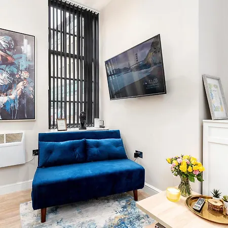Beautiful & Location & King Size Bed * לידס