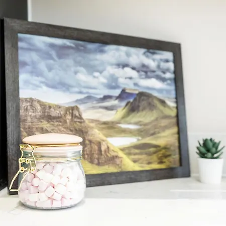 Long Offers, Modern Amenities, Fully Equipped, Bills Included, Perfect Location, King Size Bed, Fast Wifi לידס