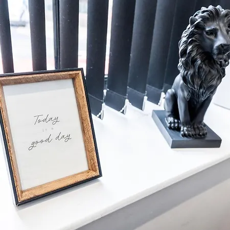 Long Offers, Modern Amenities, Fully Equipped, Bills Included, Perfect Location, King Size Bed, Fast Wifi * Leeds (West Yorkshire)