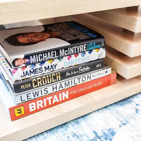 Long Offers, Modern Amenities, Fully Equipped, Bills Included, Perfect Location, King Size Bed, Fast Wifi