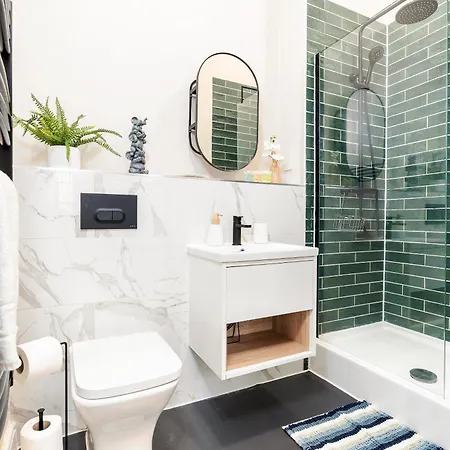 Long Offers, Modern Amenities, Fully Equipped, Bills Included, Perfect Location, King Size Bed, Fast Wifi Apartamento