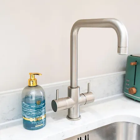 Long Offers, Modern Amenities, Fully Equipped, Bills Included, Perfect Location, King Size Bed, Fast Wifi Apartamento *