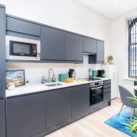 Long Offers, Modern Amenities, Fully Equipped, Bills Included, Perfect Location, King Size Bed, Fast Wifi Leeds (West Yorkshire)