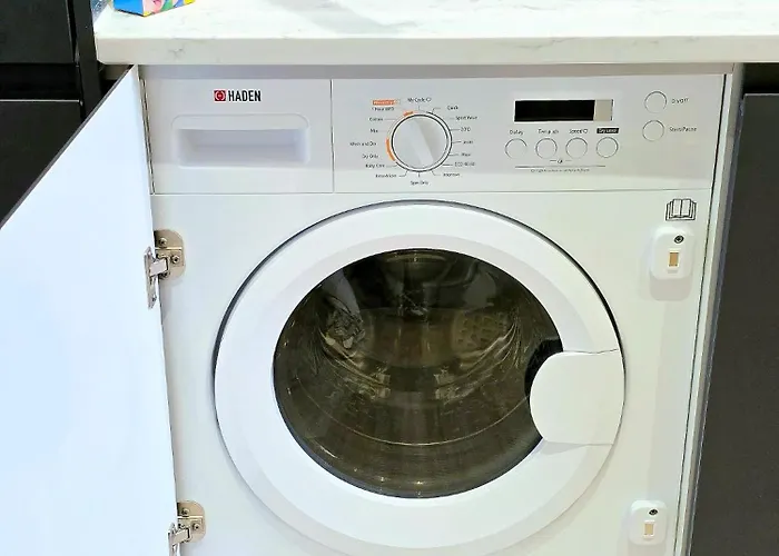 Long Offers, Modern Amenities, Fully Equipped, Bills Included, Perfect Location, King Size Bed, Fast Wifi *