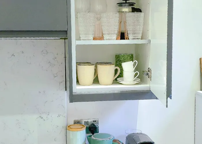 Long Offers, Modern Amenities, Fully Equipped, Bills Included, Perfect Location, King Size Bed, Fast Wifi Apartament