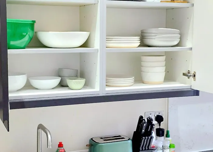 Long Offers, Modern Amenities, Fully Equipped, Bills Included, Perfect Location, King Size Bed, Fast Wifi דירה לידס