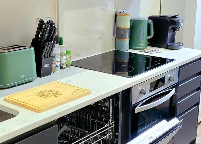 Long Offers, Modern Amenities, Fully Equipped, Bills Included, Perfect Location, King Size Bed, Fast Wifi Apartament Leeds (West Yorkshire)