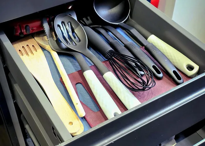 דירה Long Offers, Modern Amenities, Fully Equipped, Bills Included, Perfect Location, King Size Bed, Fast Wifi לידס