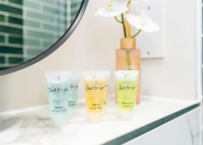 Long Offers, Modern Amenities, Fully Equipped, Bills Included, Perfect Location, King Size Bed, Fast Wifi דירה *