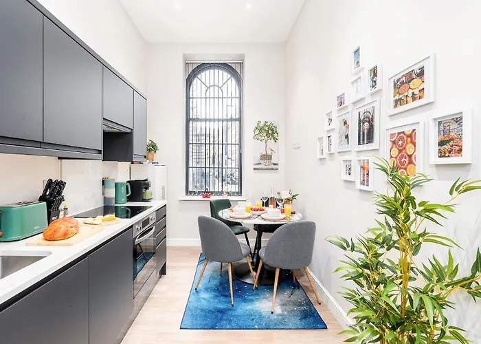 Long Offers, Modern Amenities, Fully Equipped, Bills Included, Perfect Location, King Size Bed, Fast Wifi Apartament