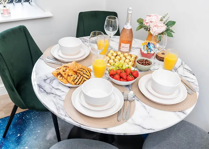 Apartament Long Offers, Modern Amenities, Fully Equipped, Bills Included, Perfect Location, King Size Bed, Fast Wifi