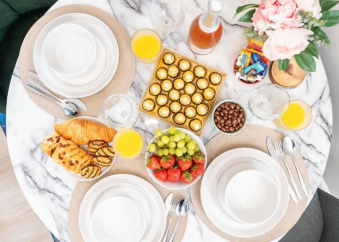 דירה Long Offers, Modern Amenities, Fully Equipped, Bills Included, Perfect Location, King Size Bed, Fast Wifi