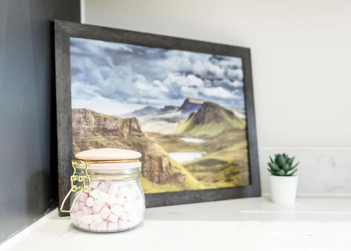 Long Offers, Modern Amenities, Fully Equipped, Bills Included, Perfect Location, King Size Bed, Fast Wifi לידס