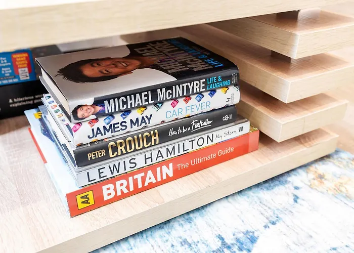 Long Offers, Modern Amenities, Fully Equipped, Bills Included, Perfect Location, King Size Bed, Fast Wifi