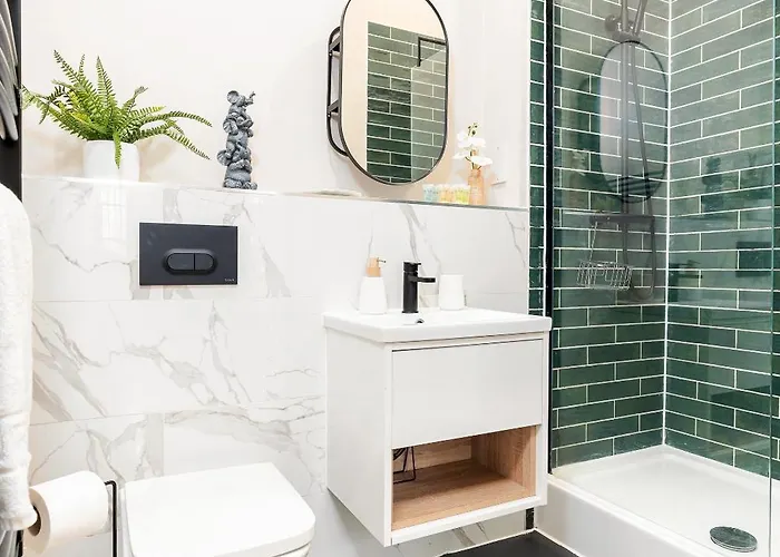 Long Offers, Modern Amenities, Fully Equipped, Bills Included, Perfect Location, King Size Bed, Fast Wifi דירה