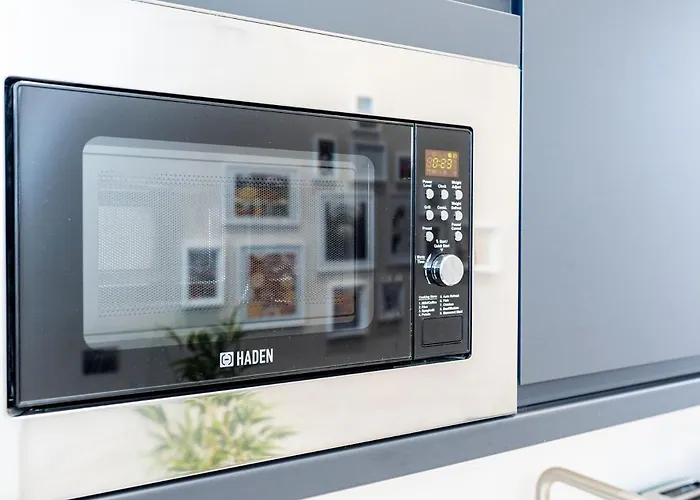 Apartament Long Offers, Modern Amenities, Fully Equipped, Bills Included, Perfect Location, King Size Bed, Fast Wifi