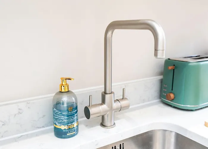 Long Offers, Modern Amenities, Fully Equipped, Bills Included, Perfect Location, King Size Bed, Fast Wifi Apartament *