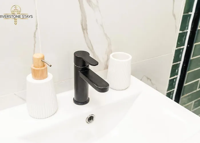 Long Offers, Modern Amenities, Fully Equipped, Bills Included, Perfect Location, King Size Bed, Fast Wifi Apartament Leeds (West Yorkshire)