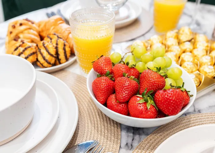 Long Offers, Modern Amenities, Fully Equipped, Bills Included, Perfect Location, King Size Bed, Fast Wifi *