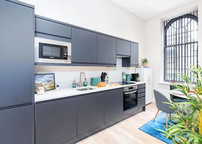 Long Offers, Modern Amenities, Fully Equipped, Bills Included, Perfect Location, King Size Bed, Fast Wifi Leeds (West Yorkshire)