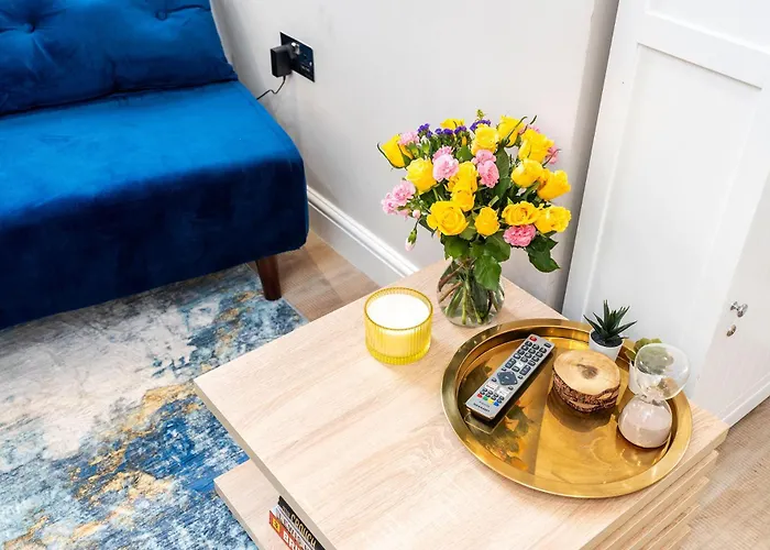 Long Offers, Modern Amenities, Fully Equipped, Bills Included, Perfect Location, King Size Bed, Fast Wifi